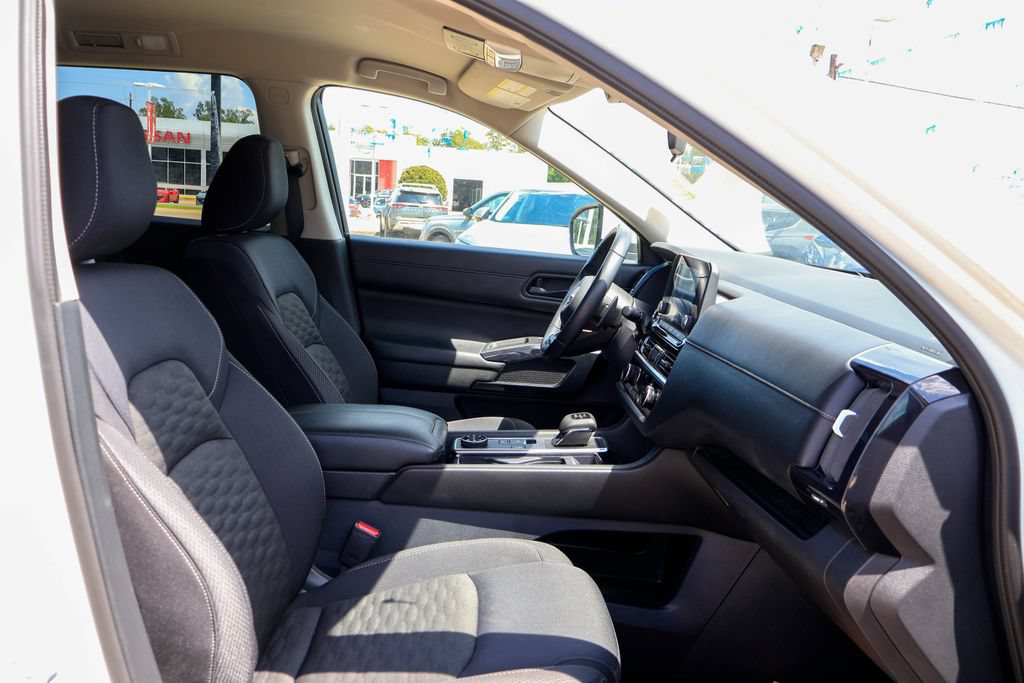 Used 2024 Nissan Pathfinder SV AWD/4WD image 8