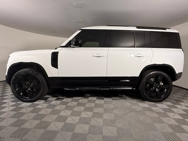 Used 2026 Land Rover Defender 110 X-Dynamic SE AWD/4WD image 3