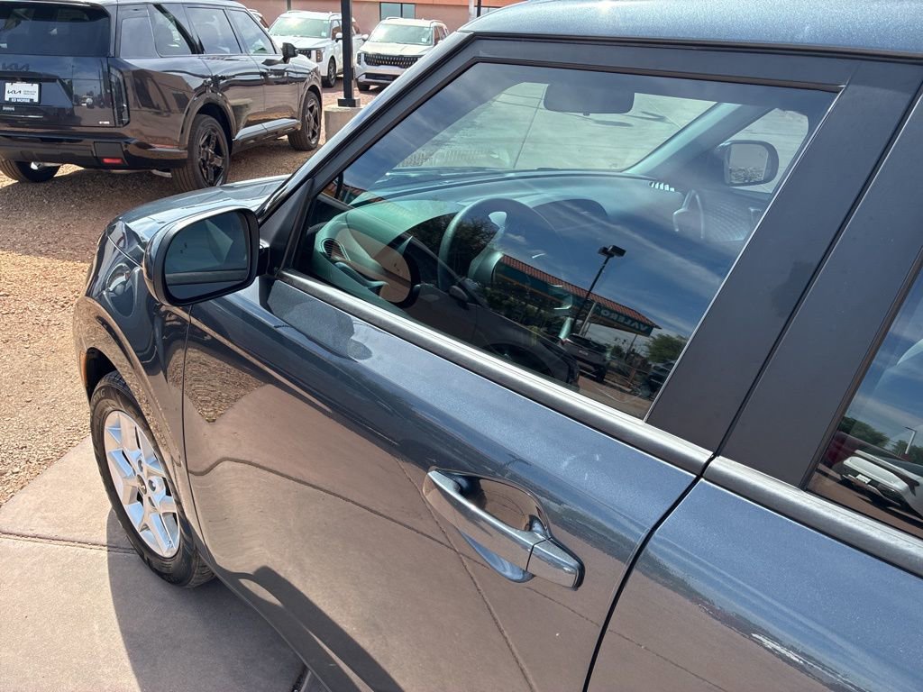 Certified 2025 Kia Soul LX w/ LX Technology Package FWD image 18