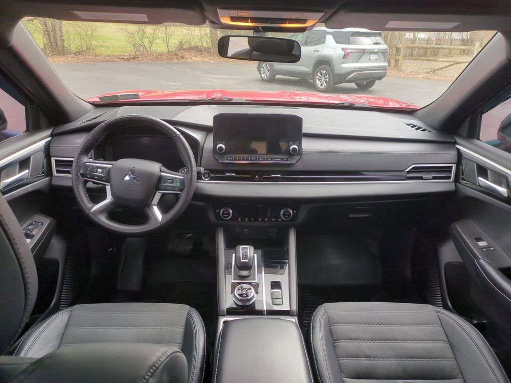 Used 2023 Mitsubishi Outlander SE Black Edition image 9