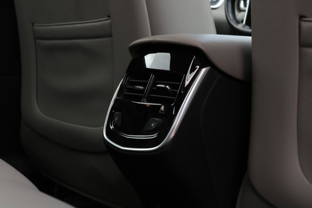 Used 2016 Cadillac XTS Luxury w/ Driver Awareness Package image 44