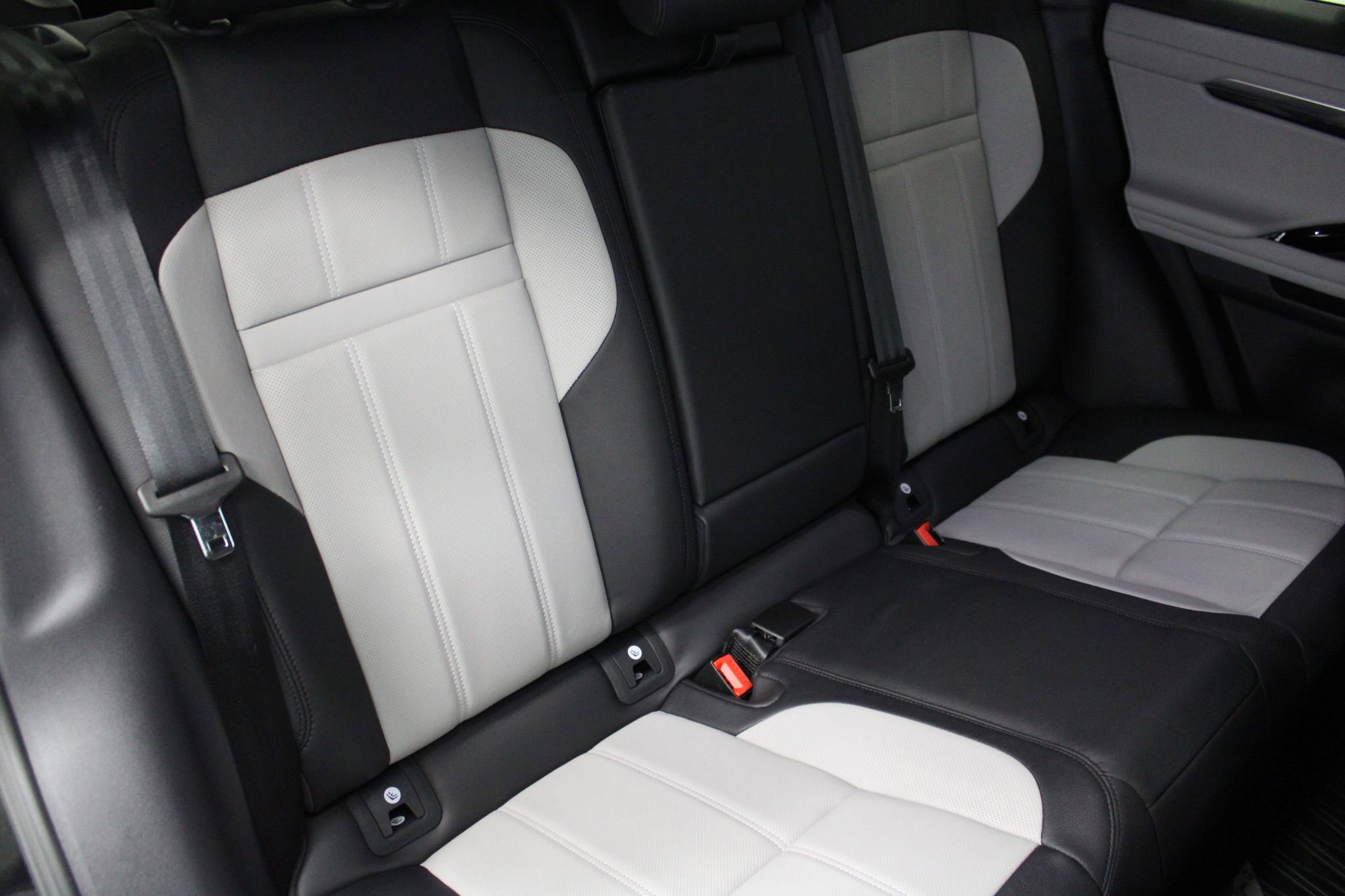 Used 2022 Land Rover Range Rover Evoque R-Dynamic S AWD/4WD image 25