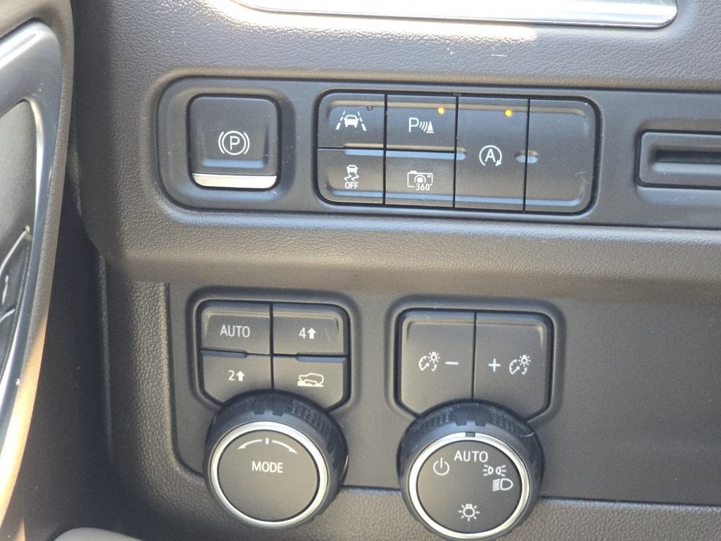 Used 2023 Chevrolet Tahoe LT w/ Luxury Package AWD/4WD image 7