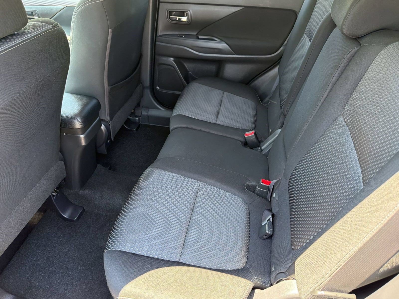 Used 2018 Mitsubishi Outlander ES AWD/4WD image 23