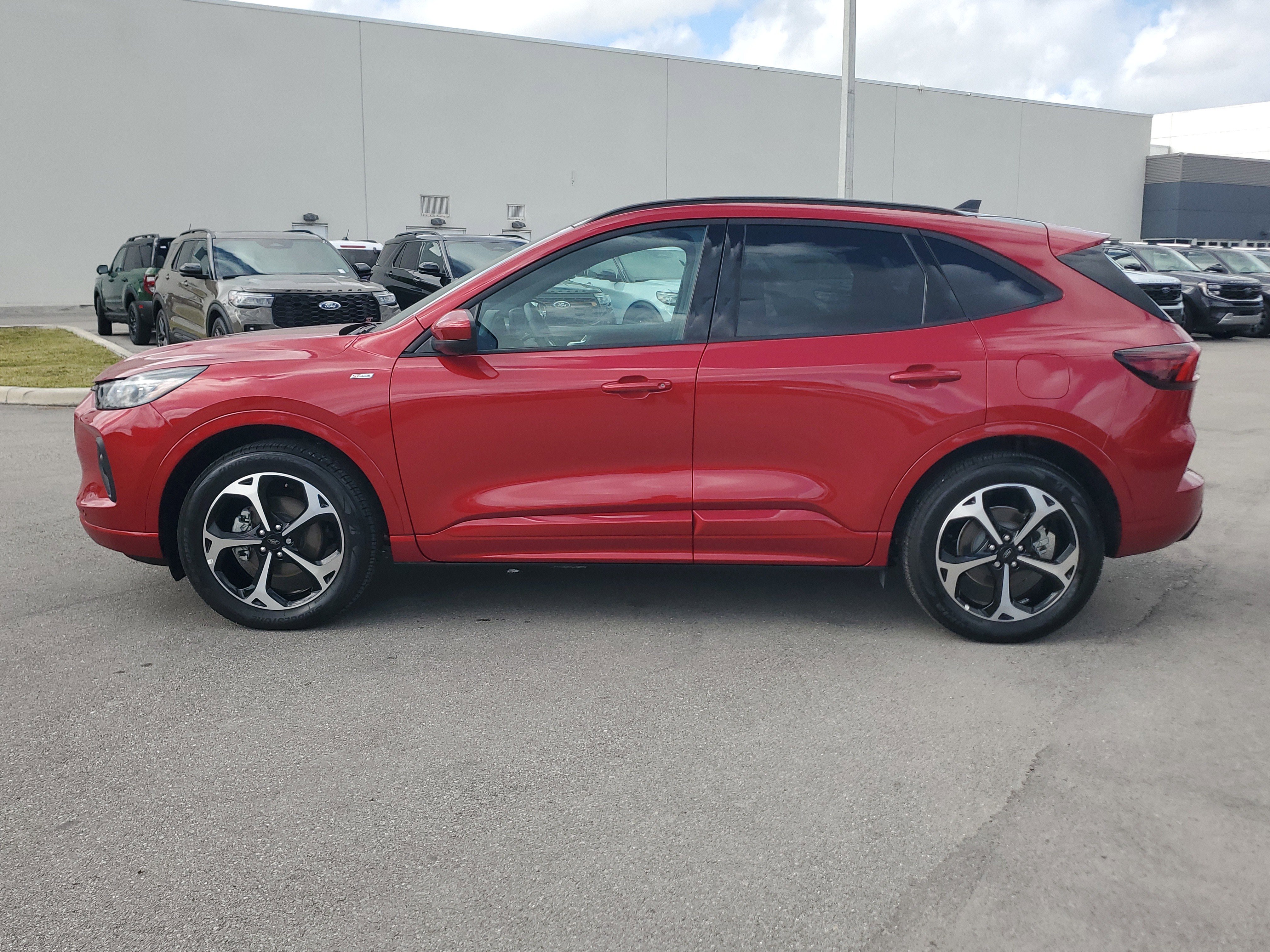 Used 2025 Ford Escape ST-Line Elite w/ Premium Technology Package image 8