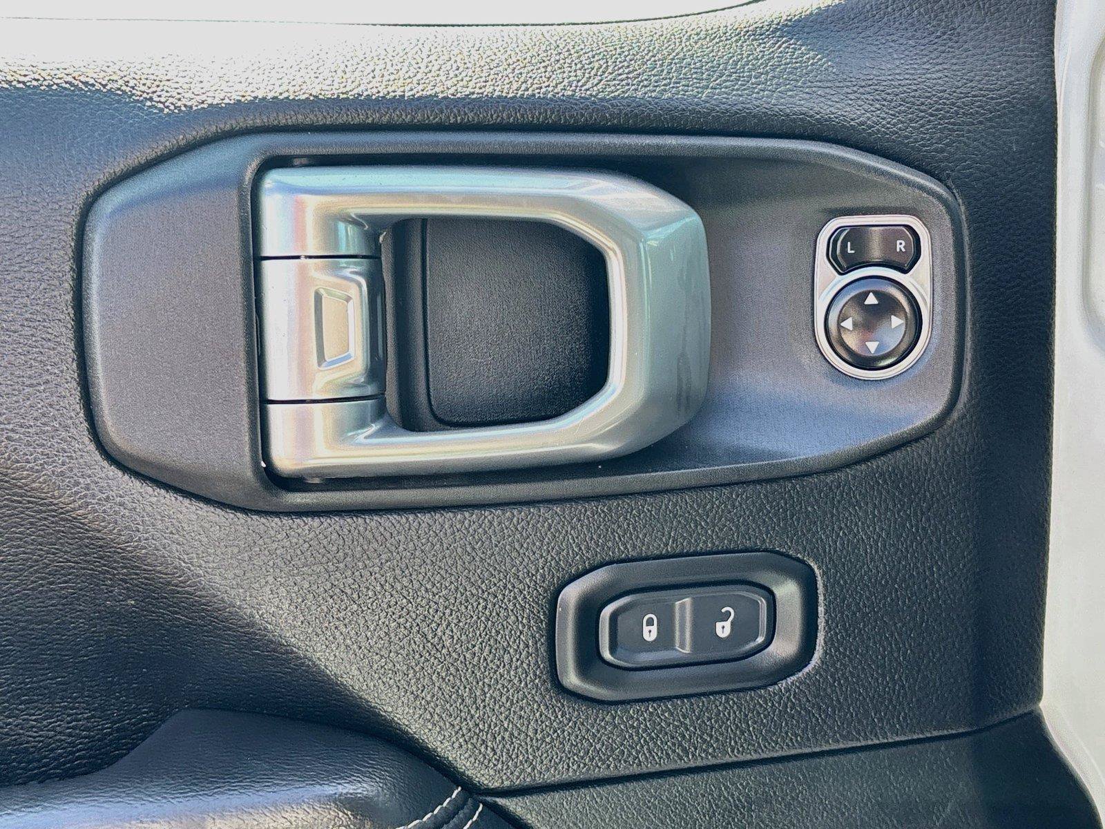 Used 2020 Jeep Gladiator Overland AWD/4WD image 18