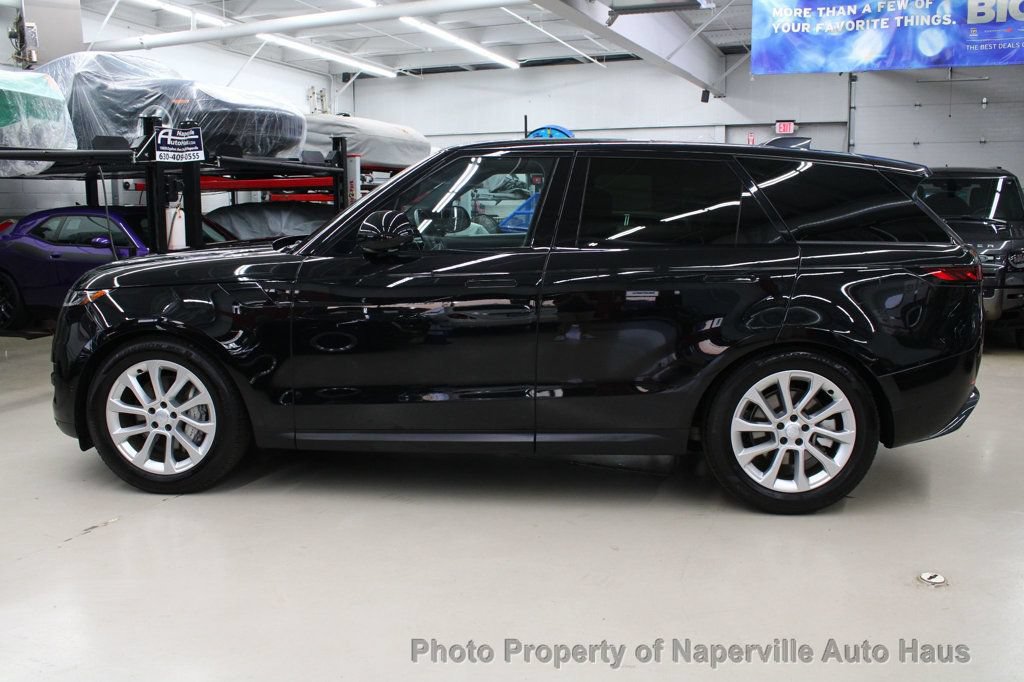 Used 2025 Land Rover Range Rover Sport SE AWD/4WD image 4