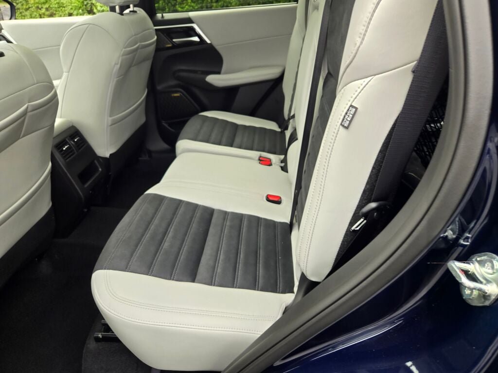 New 2026 Mitsubishi Outlander SE AWD/4WD image 14