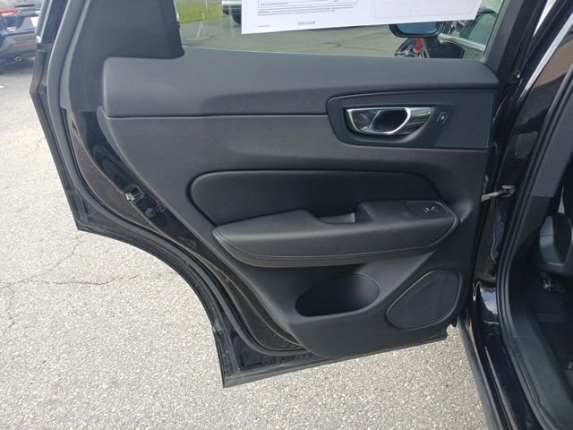 Used 2022 Volvo XC60 B5 Momentum w/ Advanced Package image 24