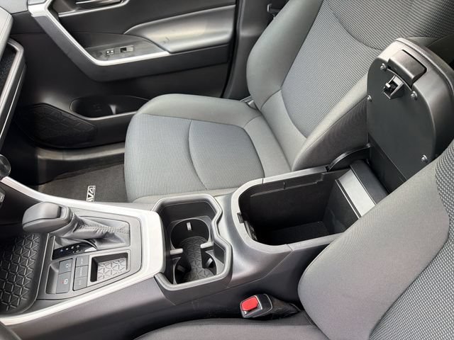 Used 2024 Toyota RAV4 LE FWD image 23