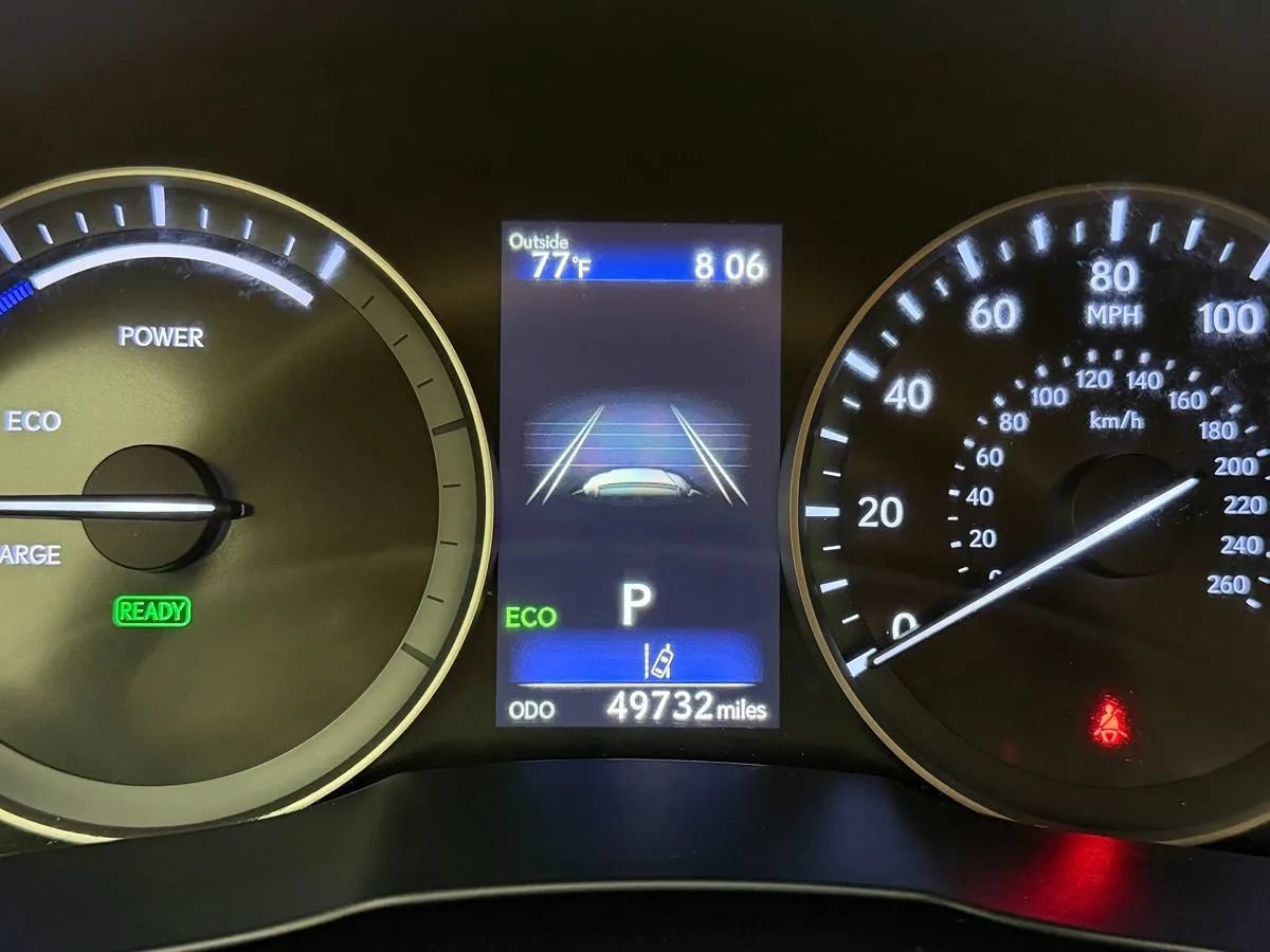 Used 2018 Lexus ES 300h w/ Luxury Package FWD image 12