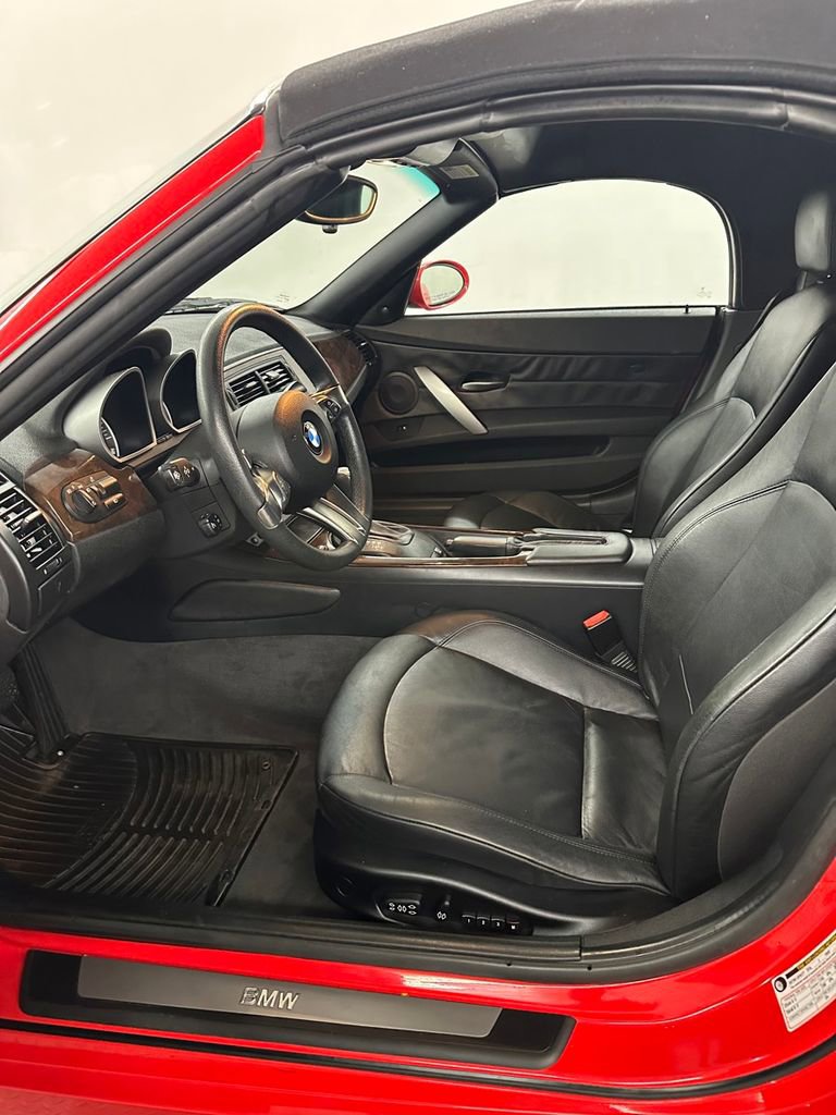 Used 2006 BMW Z4 3.0i RWD image 10