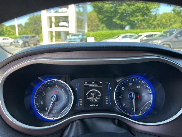 Used 2017 Chrysler Pacifica Touring FWD image 23