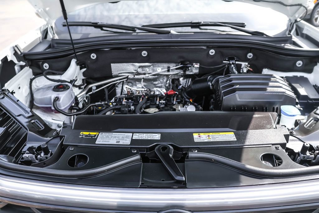Certified 2025 Volkswagen Atlas Cross Sport SE image 39