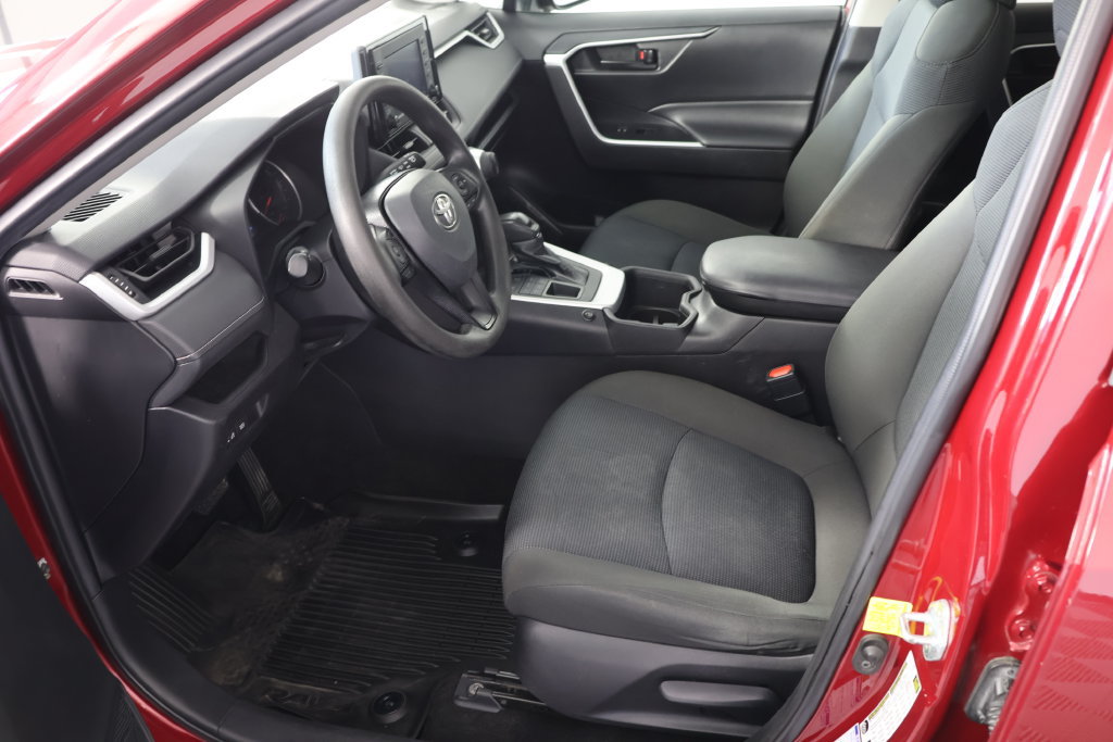 Used 2022 Toyota RAV4 LE AWD/4WD image 18