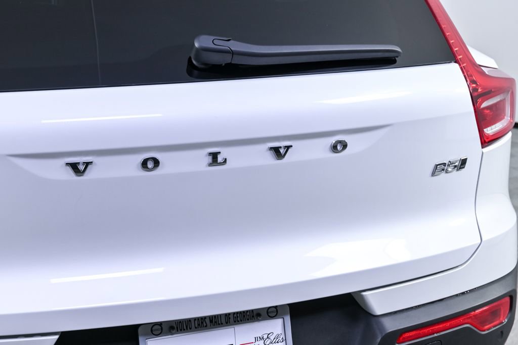 Certified 2025 Volvo XC40 B5 Plus image 37