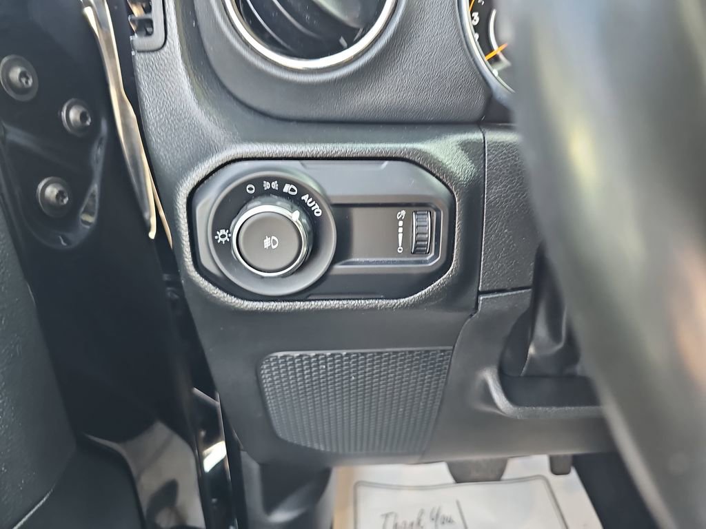 Used 2023 Jeep Wrangler Altitude image 31