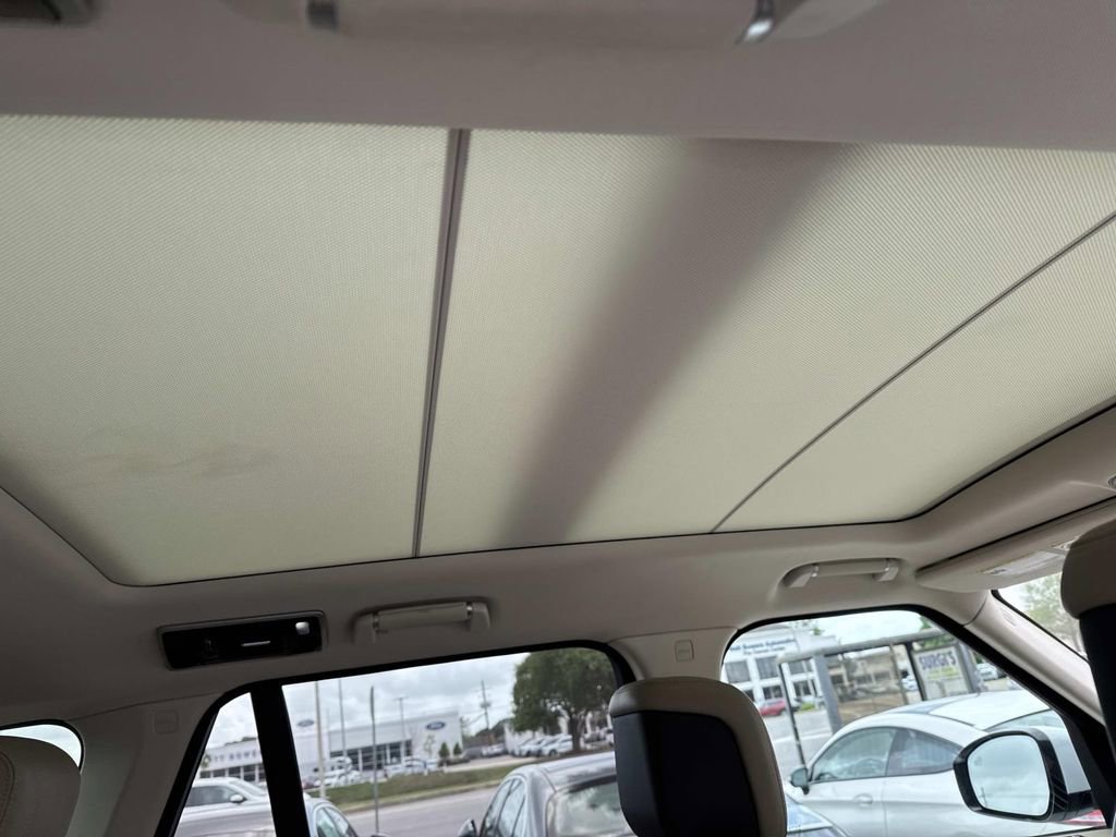 Used 2019 Land Rover Range Rover HSE image 10