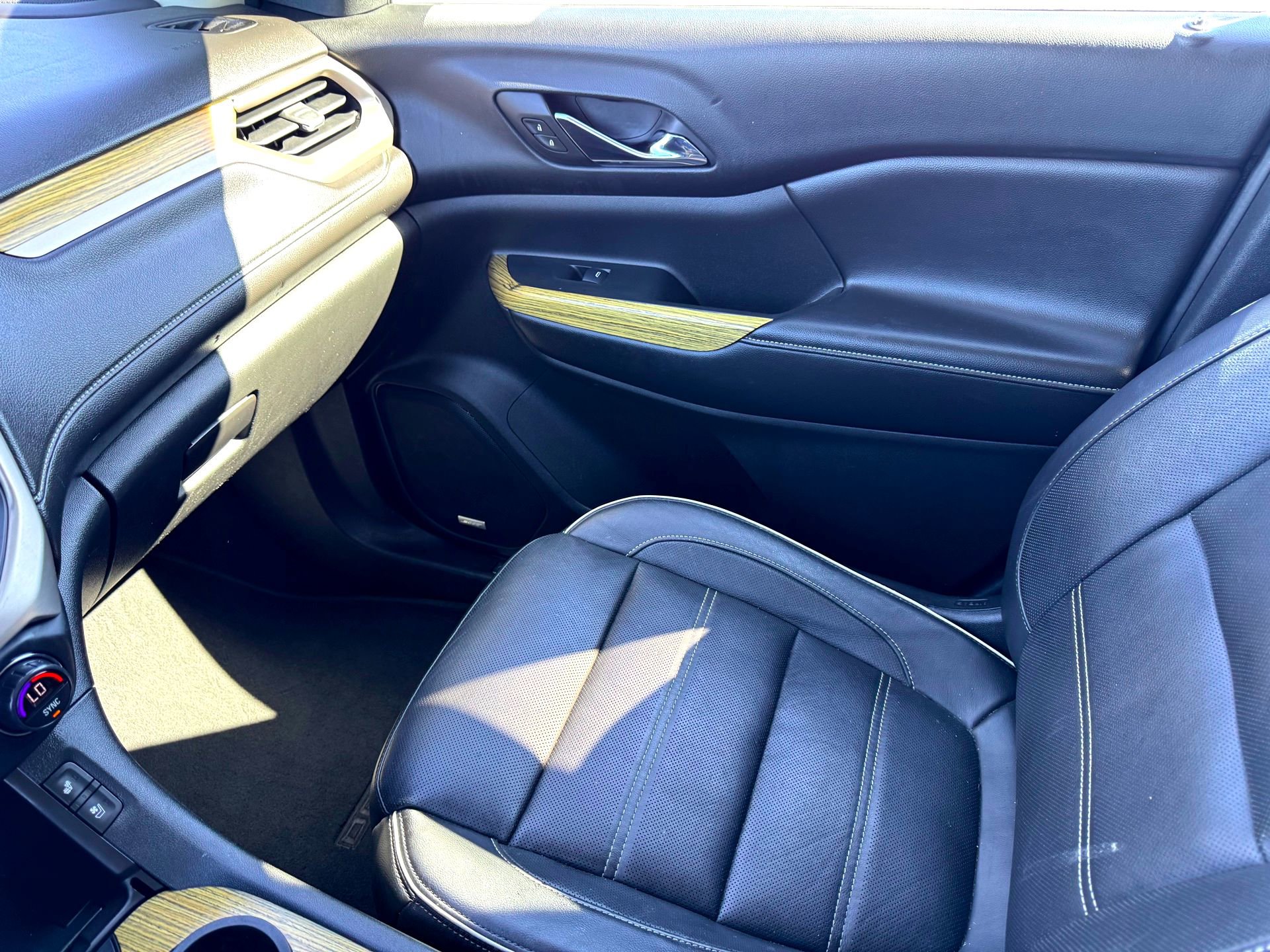 Used 2017 GMC Acadia Denali w/ Technology Package FWD image 30