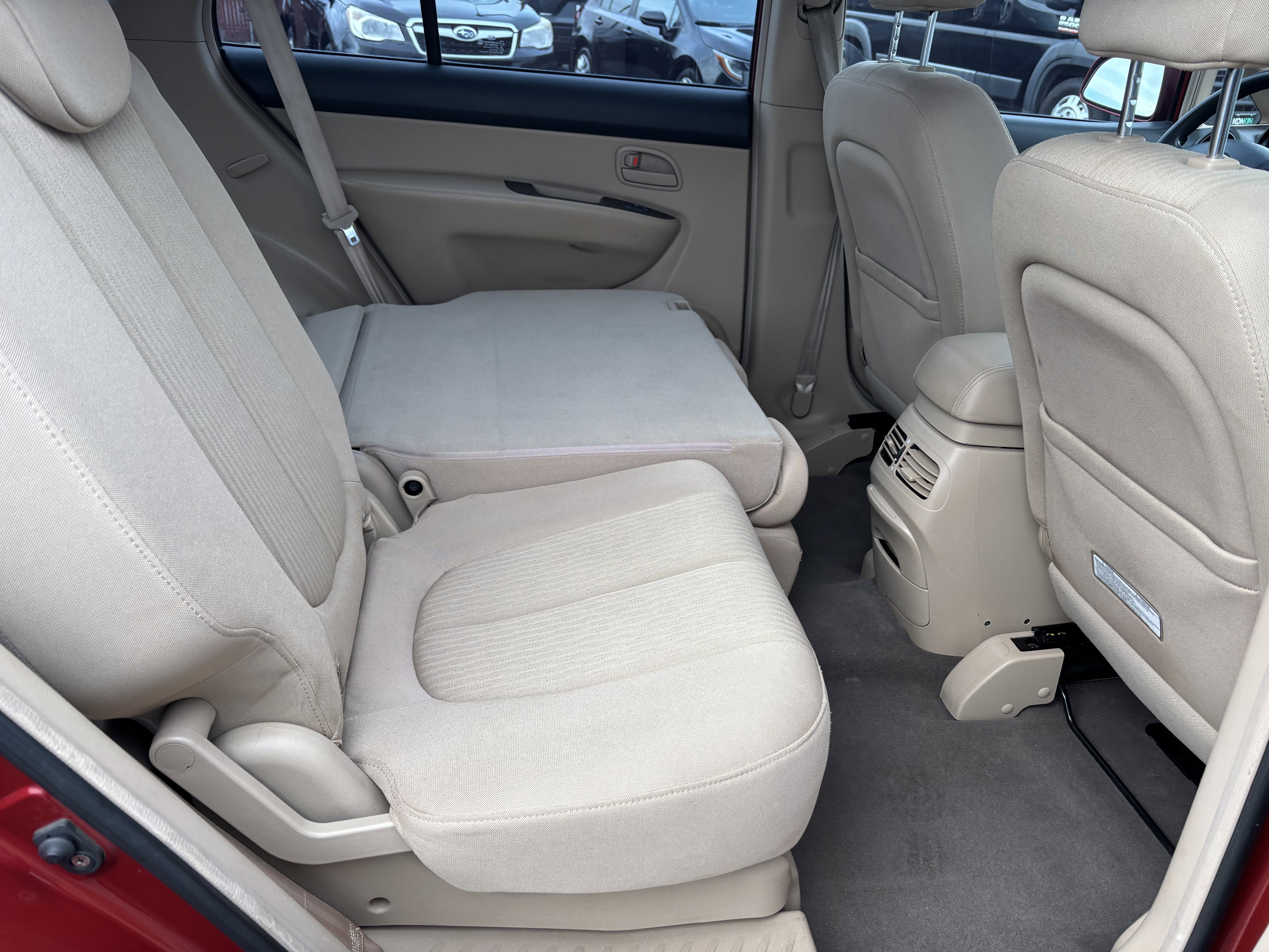 Used 2007 Kia Rondo LX w/ Convenience Pkg image 29