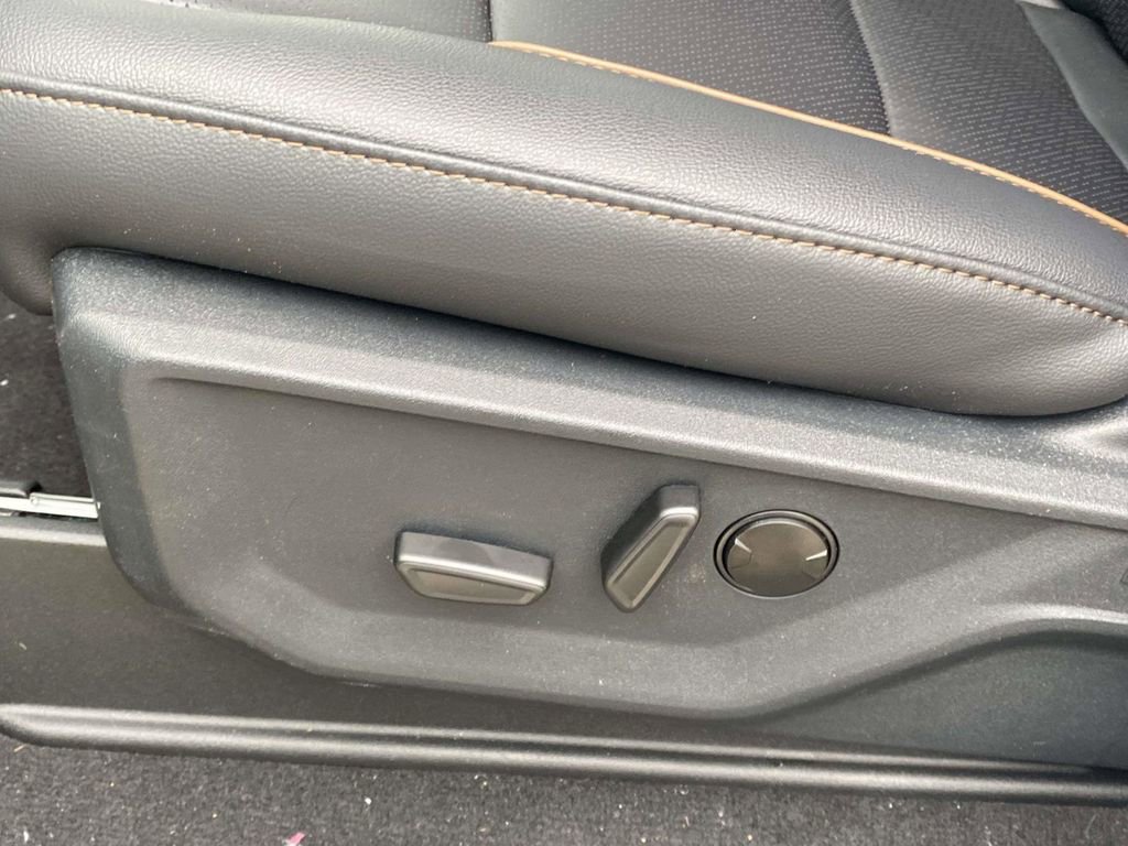 New 2026 Ford F350 Lariat w/ Black Appearance Package image 16