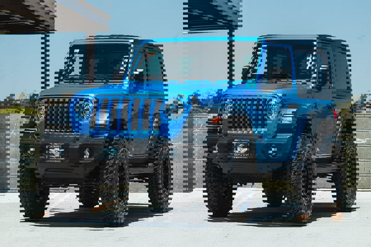 Used 2023 Jeep Wrangler Sport S image 9