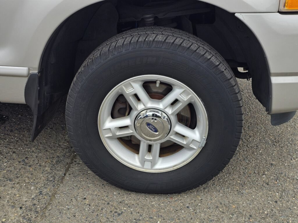 Used 2004 Ford Explorer XLT AWD/4WD image 9