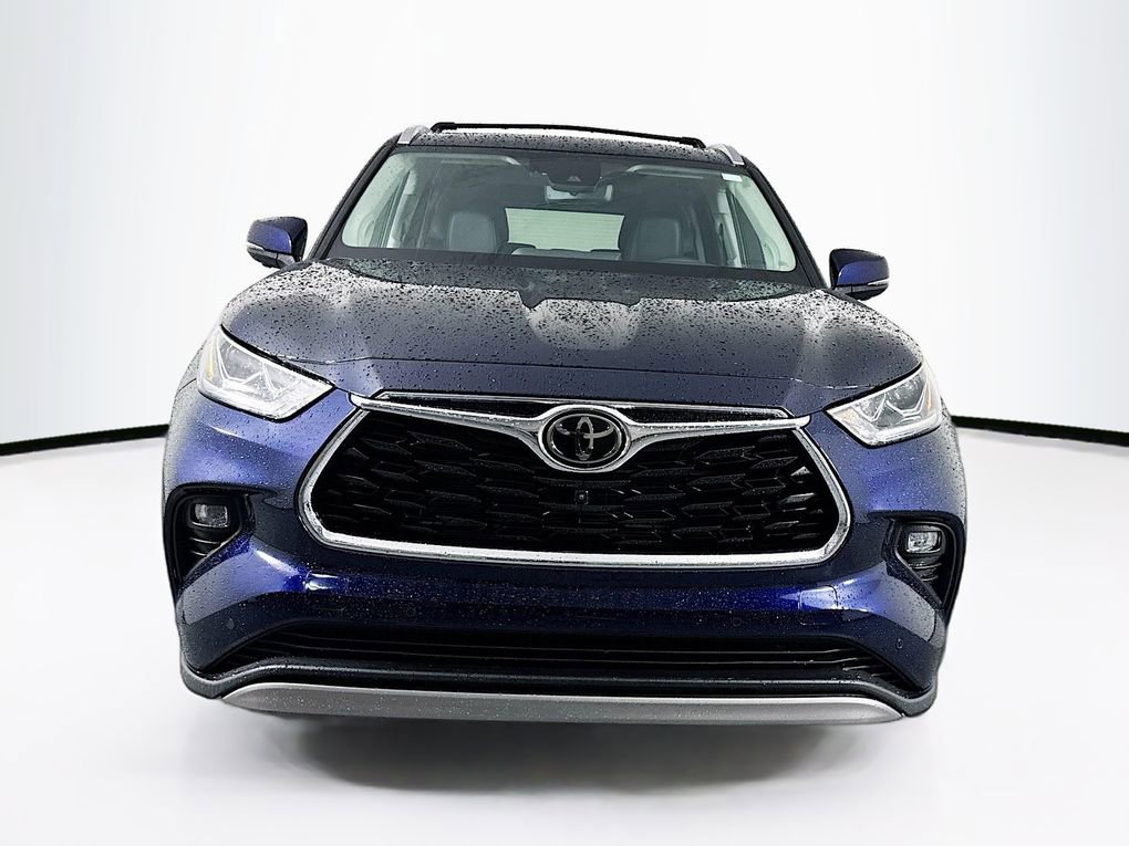Used 2025 Toyota Highlander Platinum image 2