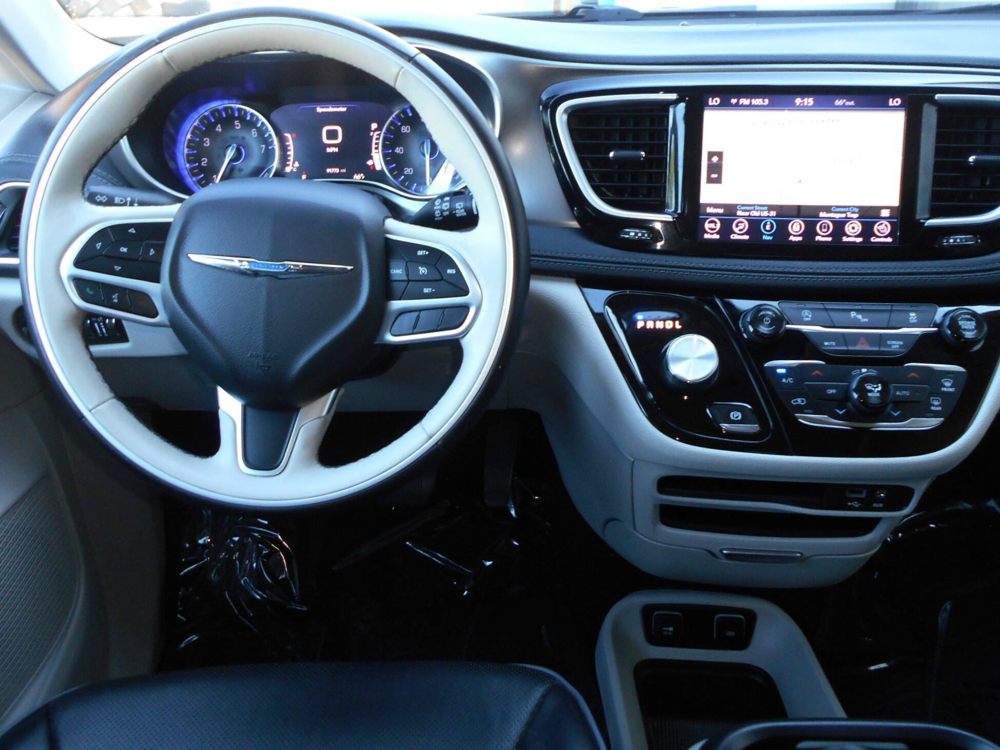 Certified 2018 Chrysler Pacifica Limited FWD image 4