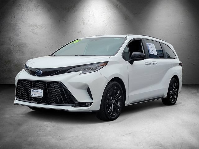 Used 2025 Toyota Sienna XSE FWD image 5