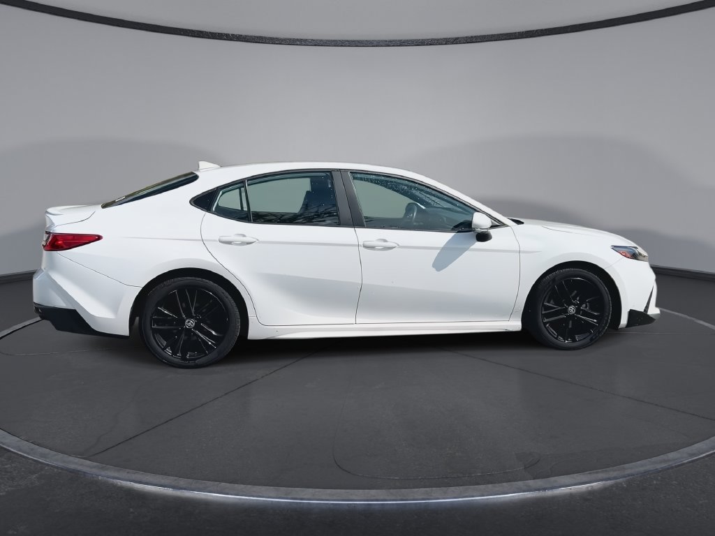 Used 2025 Toyota Camry SE FWD image 9