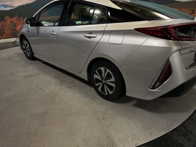 Used 2018 Toyota Prius Prime Premium image 8