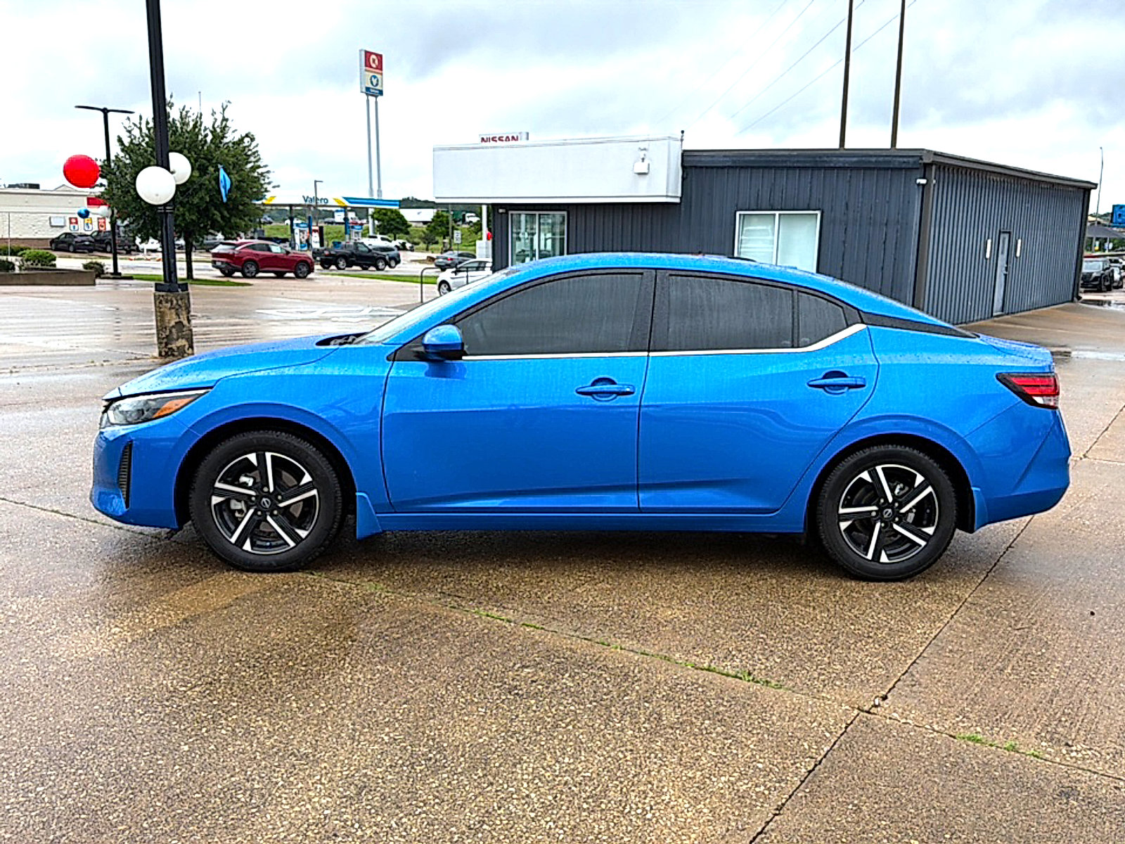 Used 2025 Nissan Sentra SV w/ All-Weather Package FWD image 2