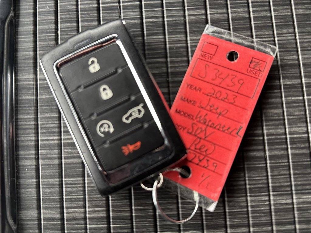 Used 2023 Jeep Wagoneer L Series II image 41