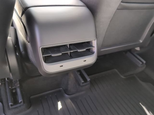 Used 2022 Tesla Model Y Performance image 21