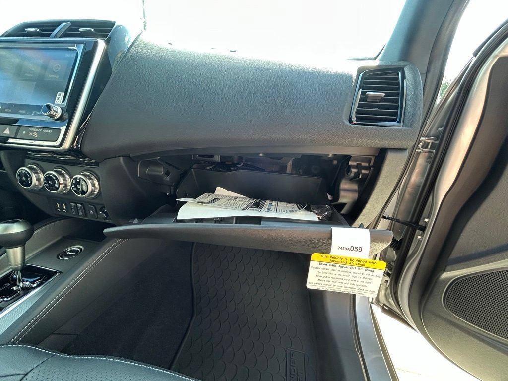 Used 2025 Mitsubishi Outlander Sport SEL AWD/4WD image 46