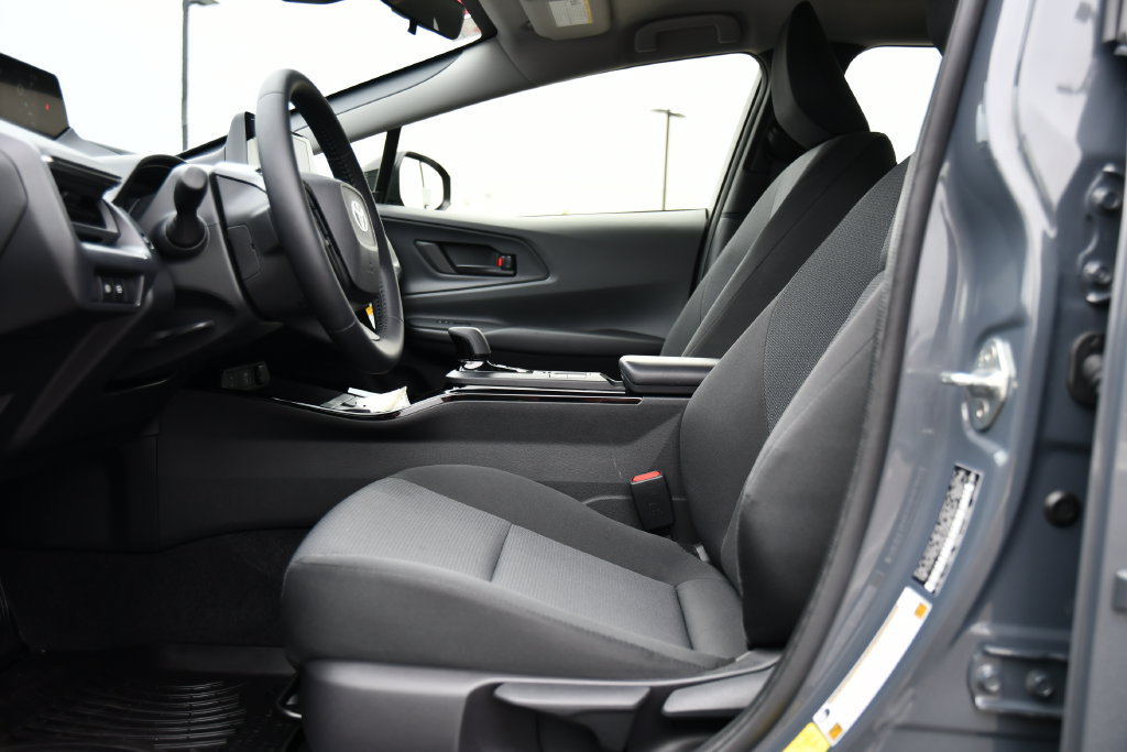 Used 2024 Toyota Prius LE FWD image 15