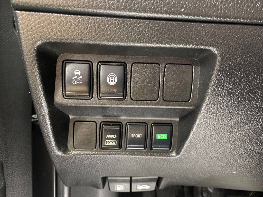 Used 2020 Nissan Rogue Sport S image 13