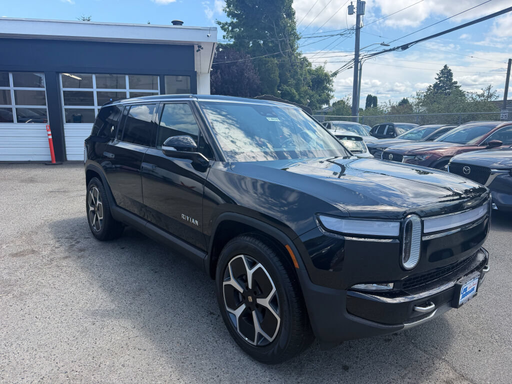 Used 2024 Rivian R1S Adventure AWD/4WD image 5
