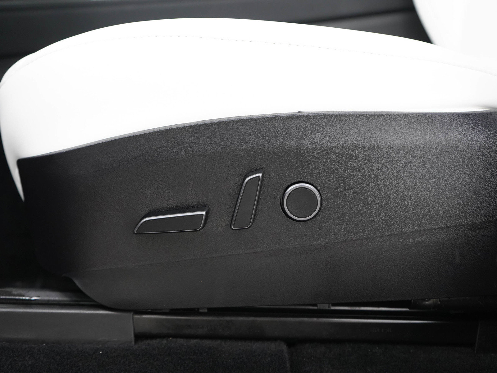 Used 2022 Tesla Model Y Performance AWD/4WD image 28