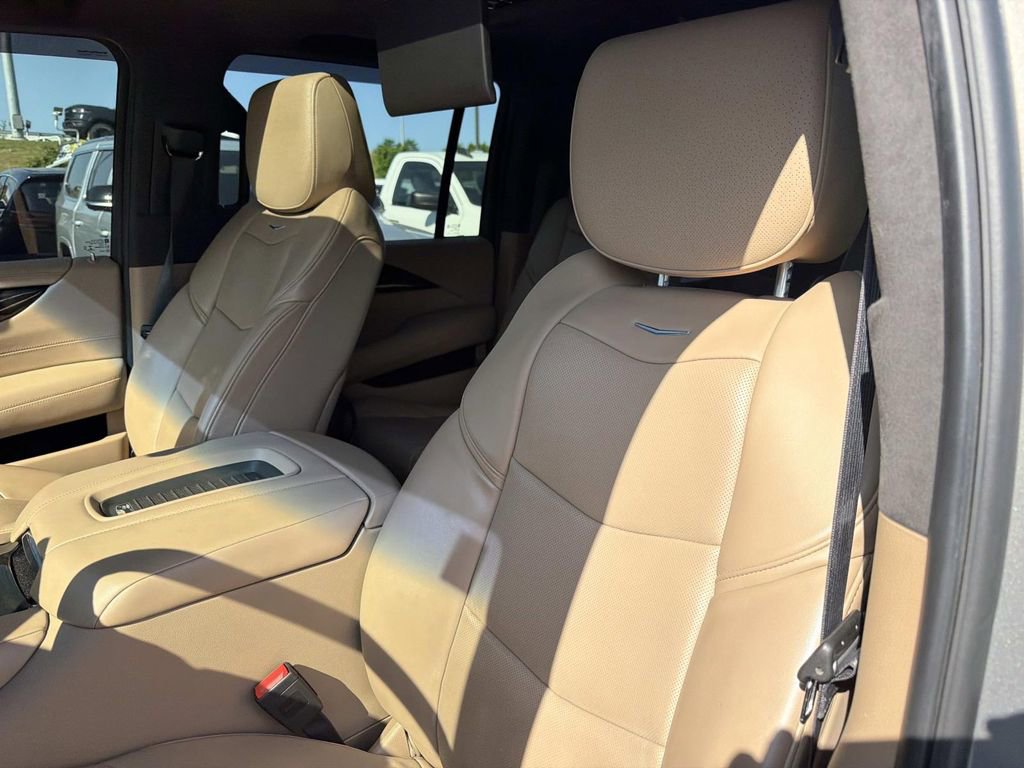 Used 2019 Cadillac Escalade ESV Platinum AWD/4WD image 26