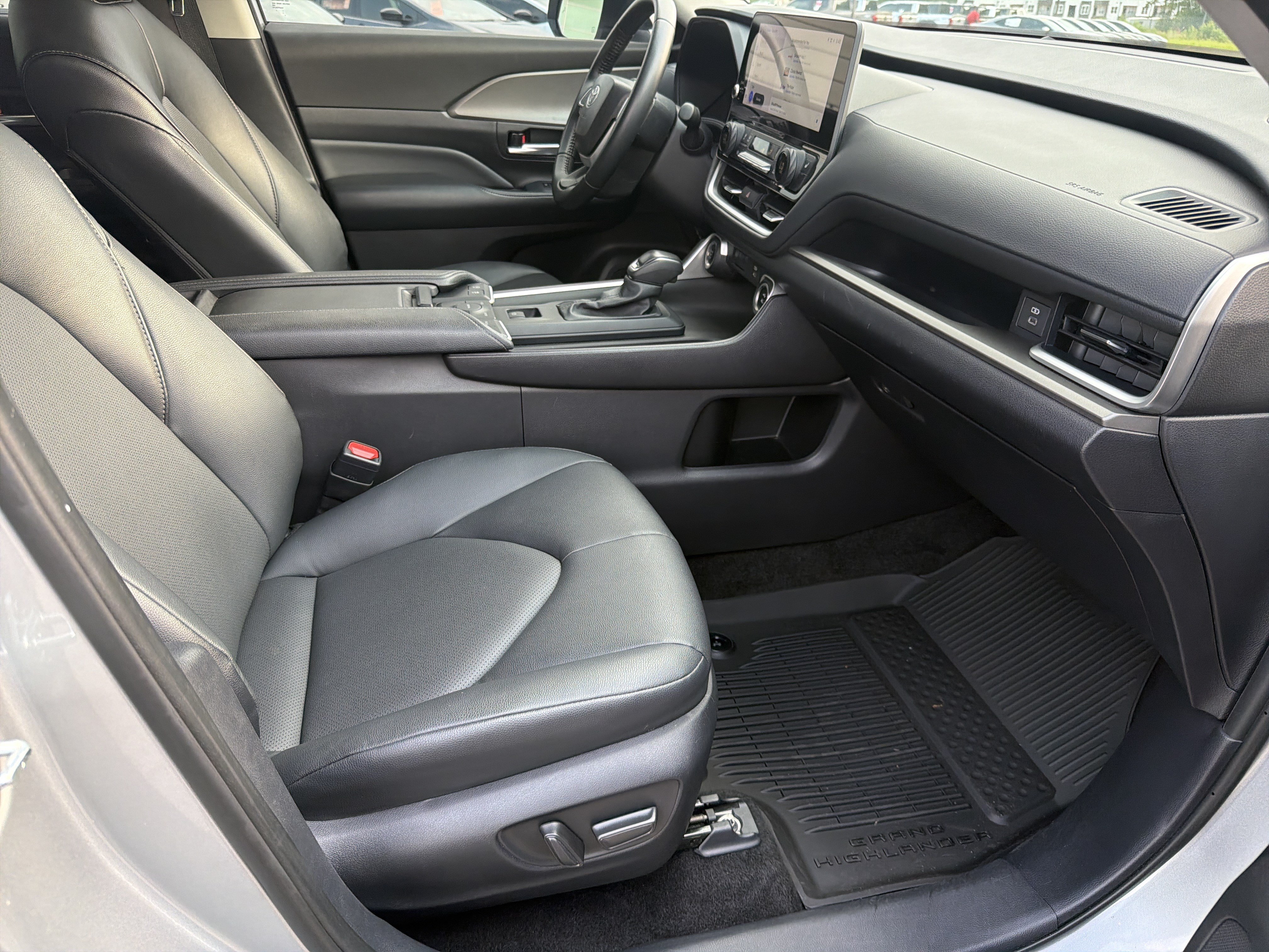 Certified 2025 Toyota Grand Highlander FWD image 23