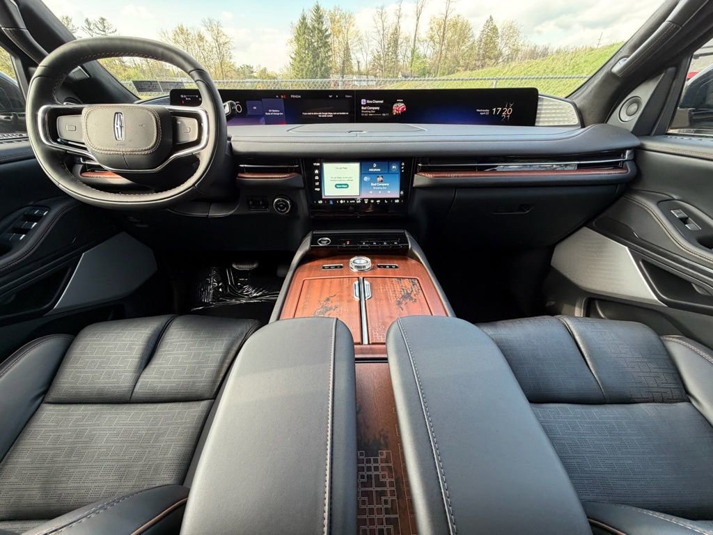 New 2025 Lincoln Navigator L Black Label AWD/4WD image 21