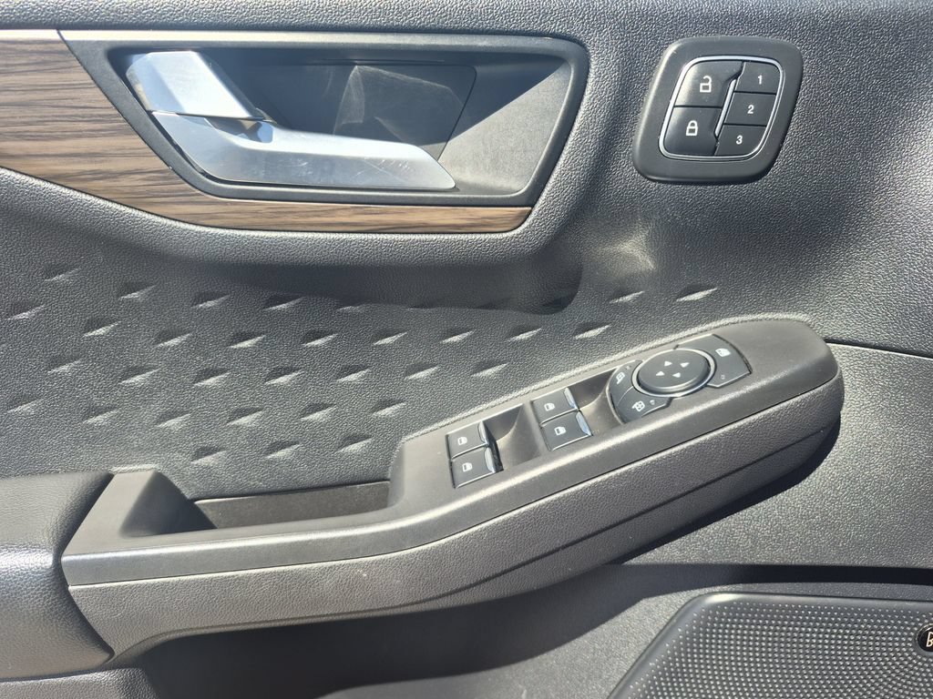 Used 2020 Ford Escape Titanium AWD/4WD image 8