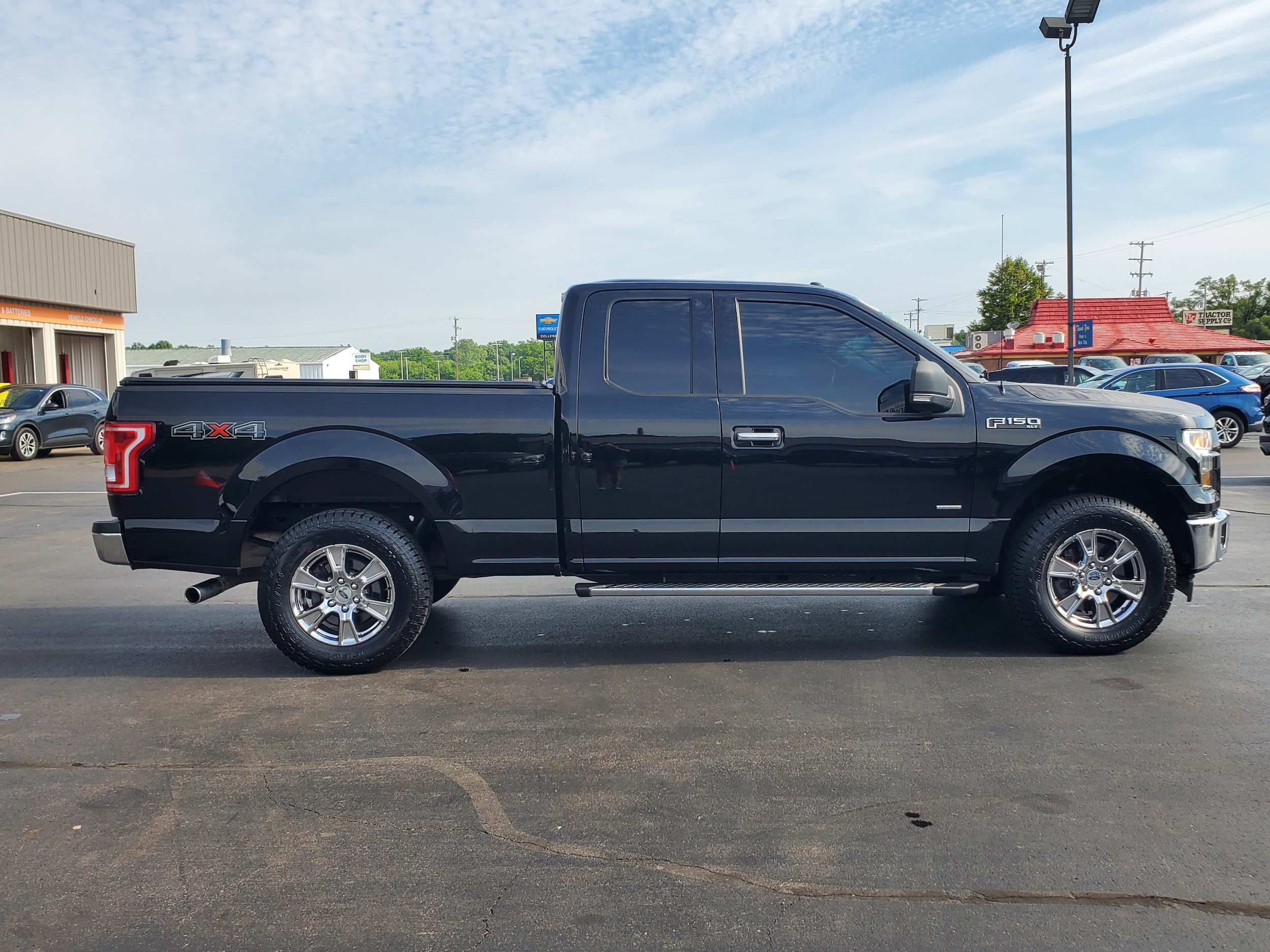 Used 2017 Ford F150 XLT w/ Equipment Group 302A Luxury AWD/4WD image 5