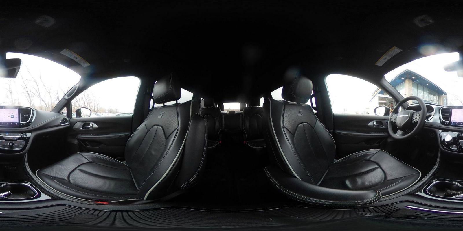 Used 2025 Chrysler Pacifica Limited image 46