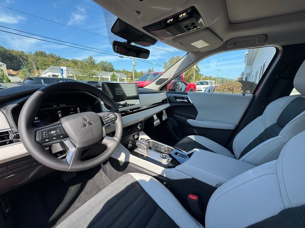 Used 2025 Mitsubishi Outlander SE AWD/4WD image 19