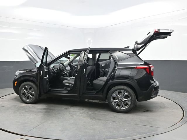 Used 2024 Kia Seltos LX AWD/4WD image 44