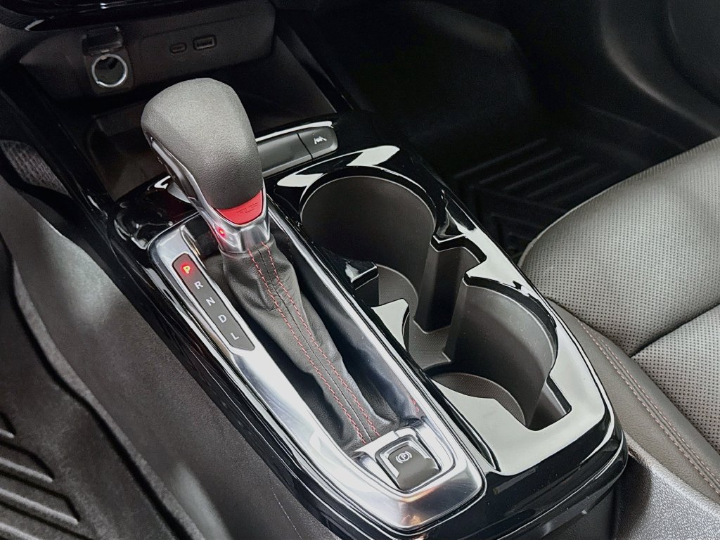 Used 2025 Chevrolet Trax RS w/ Sunroof Package FWD image 19