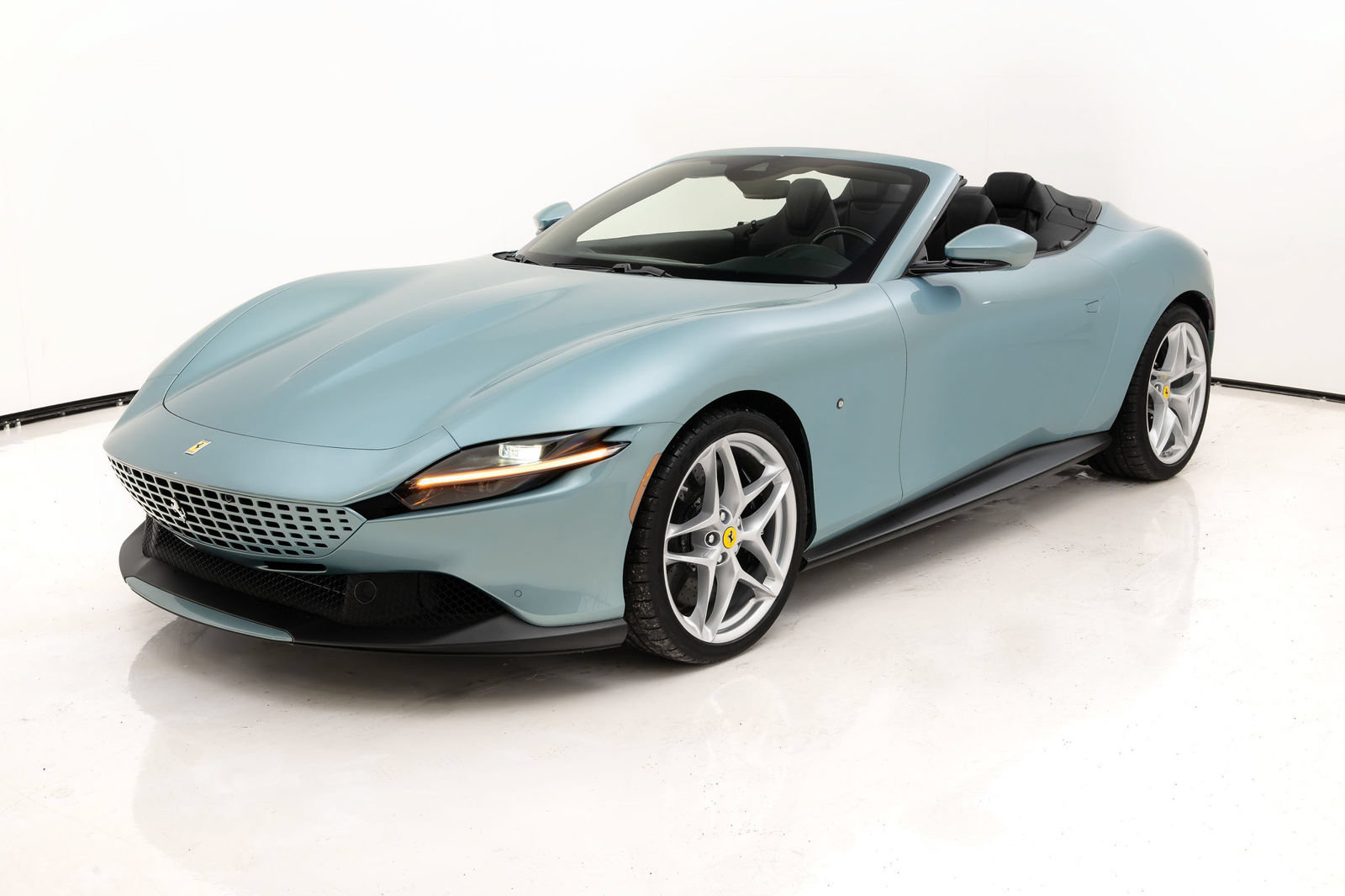 Certified 2025 Ferrari Roma Spider RWD image 6